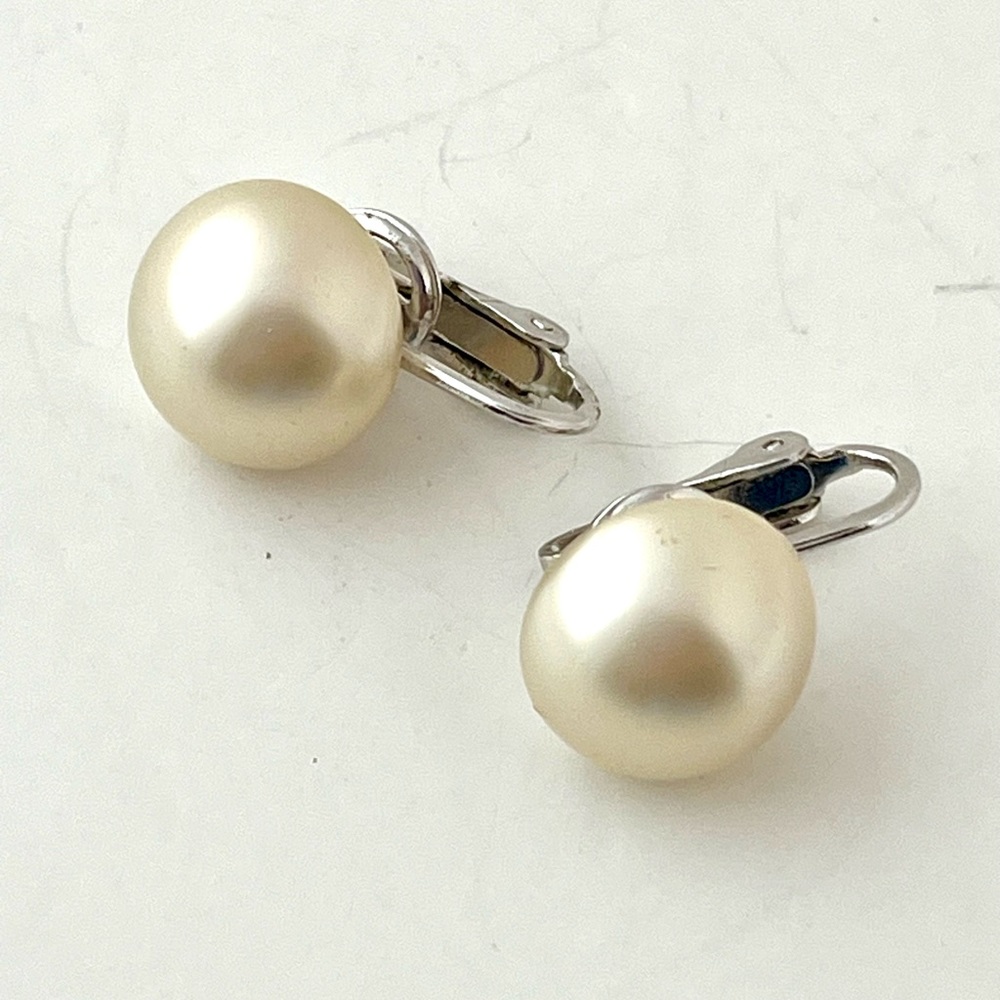 Simple Vintage Trifari Clip On Faux Pearl Earrings